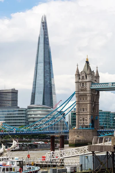 Shard i Tower Bridge w Londynie — Zdjęcie stockowe