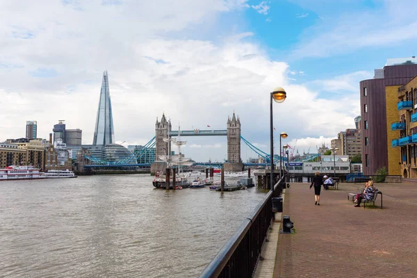 Vista sobre o Tamisa em Londres, Reino Unido — Fotografia de Stock