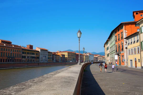 Vista su Pisa con il fiume Arno — Foto Stock