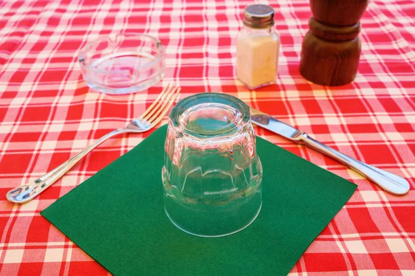 Place setting on a table of an Italian street restaurant — Stock Photo, Image