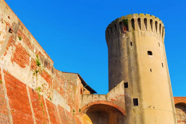在利沃诺，意大利的老堡垒 — 图库照片