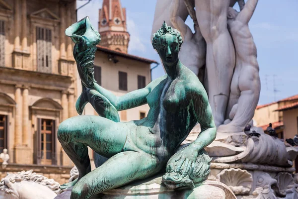 Sochy na sochu Neptuna ve Florencii — Stock fotografie