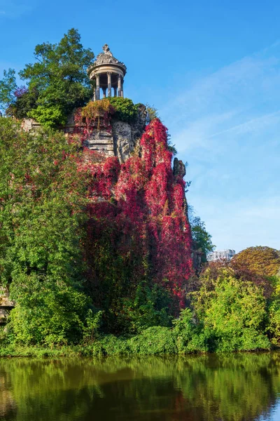 사원 공원 벗 츠 쇼몽, 파리, 프랑스 — 스톡 사진