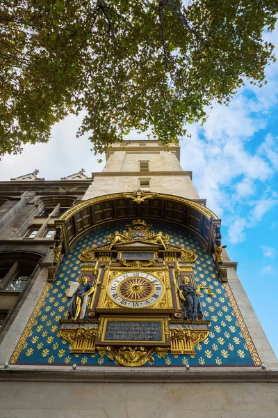 パリのコンシェルジュリーで歴史的な時計 — ストック写真