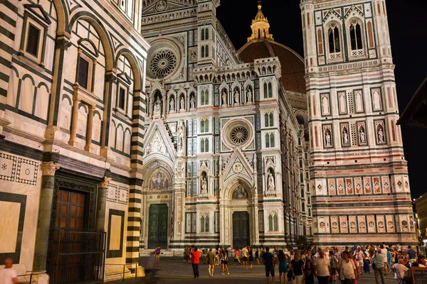 Cathedrale di Santa Maria del Fiore em Florença à noite — Fotografia de Stock