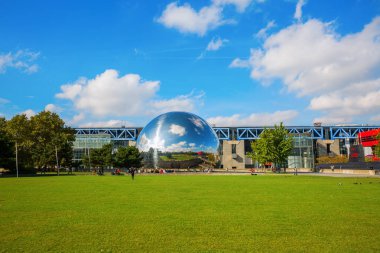 La Geode in the Parc de la Villette, Paris, Fransa