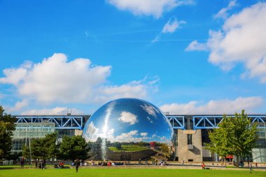 La Geode in the Parc de la Villette, Paris, Fransa