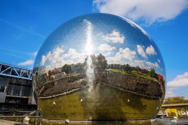 La Geode in the Parc de la Villette, Paris, Fransa