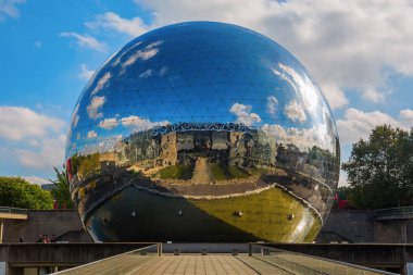 La Geode in the Parc de la Villette, Paris, Fransa