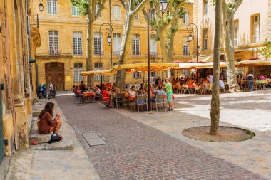kafe Aix-en-Provence, Fransa ile pitoresk Meydanı