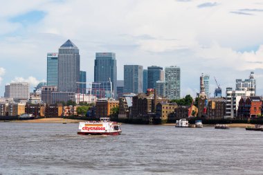 Canary Wharf Londra, İngiltere için Thames üzerinden bakmak