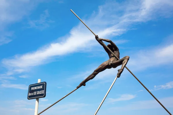 Bronzová socha od sochaře Nicolas Lavarenne v Antibes, Francie — Stock fotografie