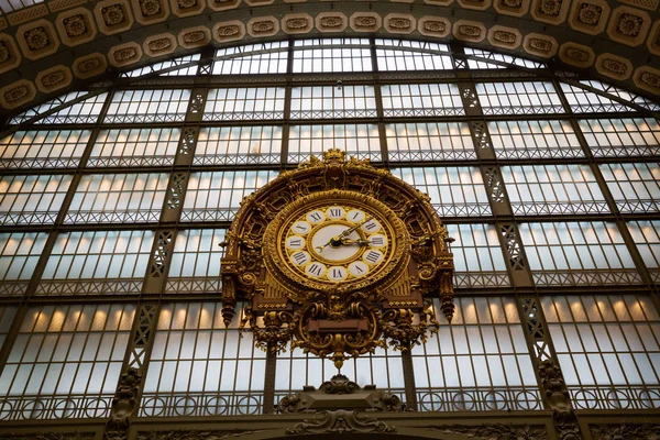 在博物馆奥赛，巴黎，法国的古董时钟 — 图库照片