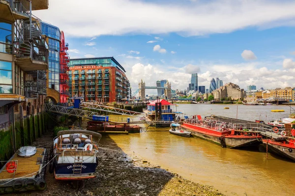 O rio Tâmisa em Southwark, Londres, Reino Unido — Fotografia de Stock