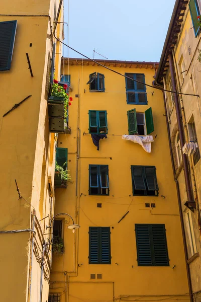 Stare budynki w Lucca, Włochy — Zdjęcie stockowe
