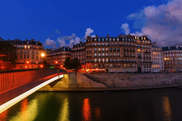 Ile Saint Louis v Paříži v noci — Stock fotografie