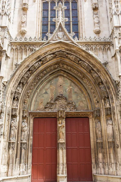 Portal of the Cathedral Saint-Sauveur in Aix-en-Provence, France — Stock Photo, Image