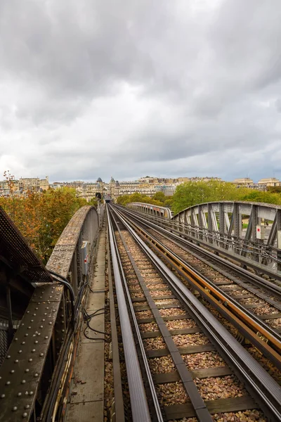 パリの地下鉄の柵 — ストック写真