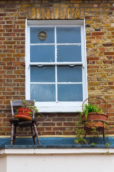 Fenster an einem alten Haus in London — Stockfoto