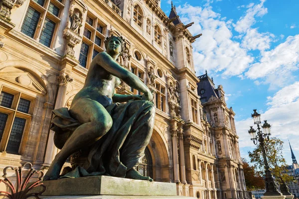 Rzeźba z brązu o Hotel de Ville w Paryżu — Zdjęcie stockowe