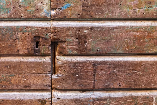 Διακοσμητική λεπτομέρεια από μια παλιά ξύλινη πόρτα — Φωτογραφία Αρχείου
