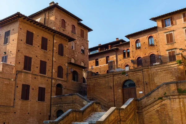 Исторические здания Сиены, Италия — стоковое фото