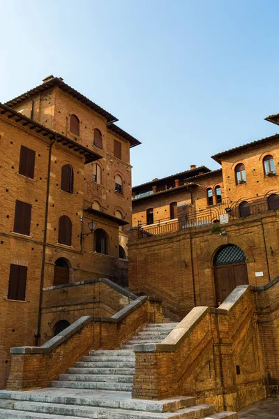 Historické budovy v Sieně, Itálie — Stock fotografie