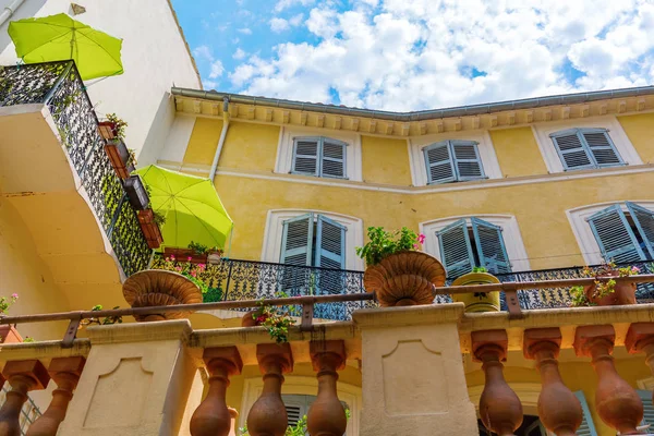 Mediterranean style building in Antibes — Stock Photo, Image