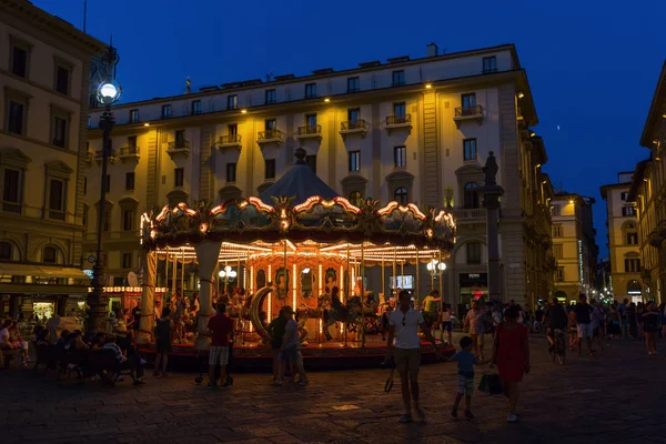 Piazza della repubblica i centrala Florens, Italien — Stockfoto