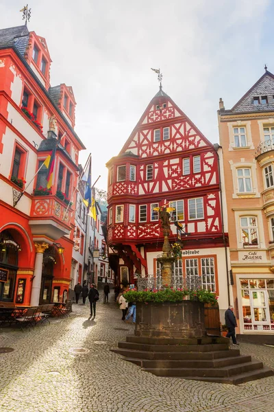 Середньовічні ринкової площі в Bernkastel гостя, Німеччина — стокове фото