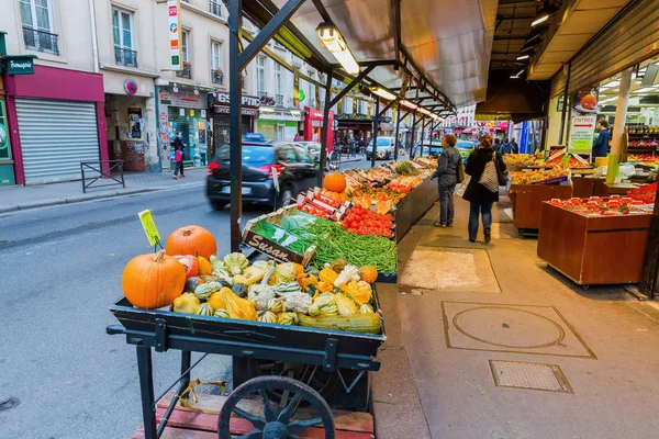Straßenszene in Belleville, Paris — Stockfoto