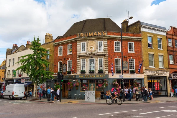 Pub op Commercial Street in Tower Hamlets, Londen, Uk — Stockfoto