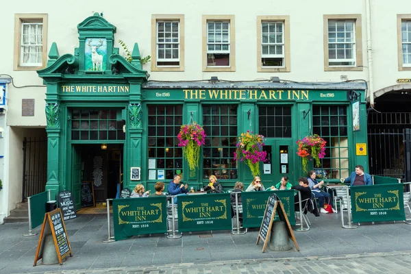 Restaurace u Grassmarket v Edinburghu, Skotsko, Velká Británie — Stock fotografie