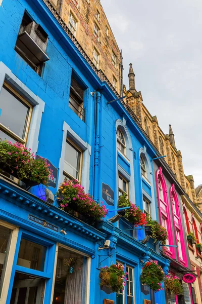 Old Town with Victoria Street in Edinburgh, Scotland — Stock Photo, Image