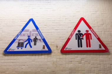 yankesicilik İtalya için uyarı işareti