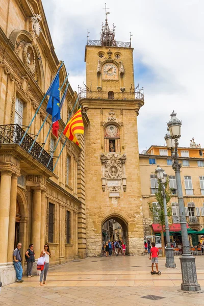 Storico municipio e torre dell'orologio ad Aix-en-Provence, Francia — Foto Stock