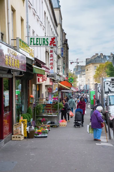 Cena de rua em Belleville, Paris, Francia — Fotografia de Stock