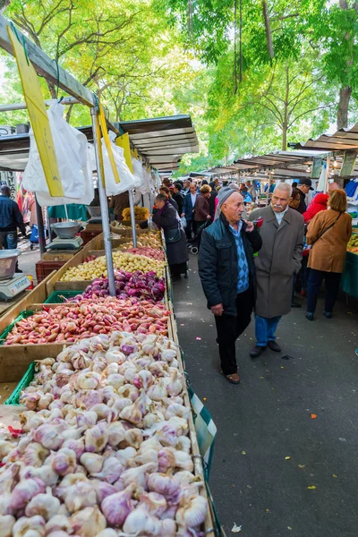 Street market en Belleville, París, Francia —  Fotos de Stock