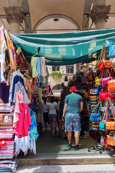 Histórico mercado salão Loggia del Mercato Nuovo em Florença, Itália — Fotografia de Stock