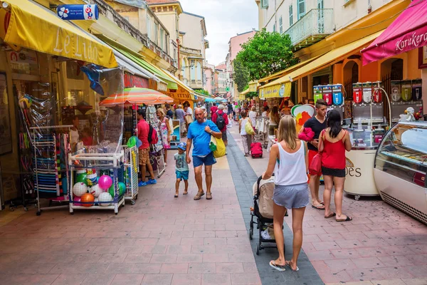 Ulica handlowa w mieście Mentona, Francja Południowa — Zdjęcie stockowe