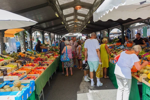 Mercado provenzal en Cannes, Costa Azul, Francia —  Fotos de Stock
