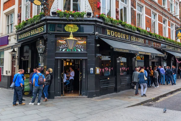 Historische pub in Londen, Verenigd Koninkrijk — Stockfoto