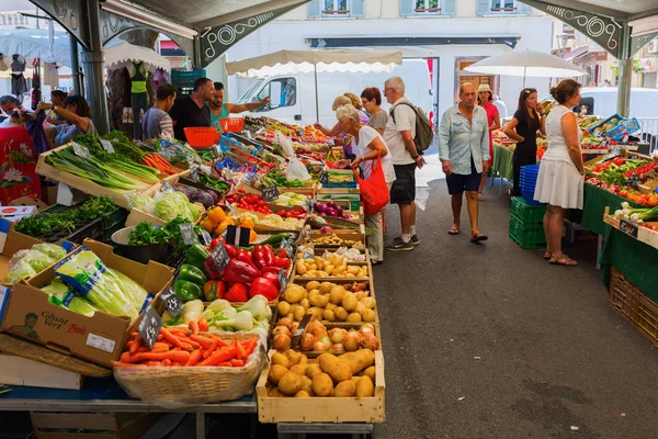 Provençaalse markt in Cannes, Côte d'Azur, Frankrijk — Stockfoto