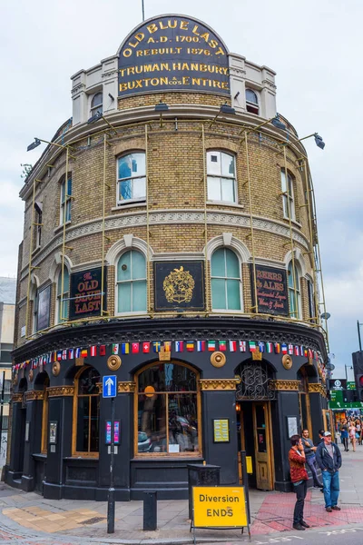 Zabytkowym pubie w Shoreditch, Londyn, Wielka Brytania — Zdjęcie stockowe