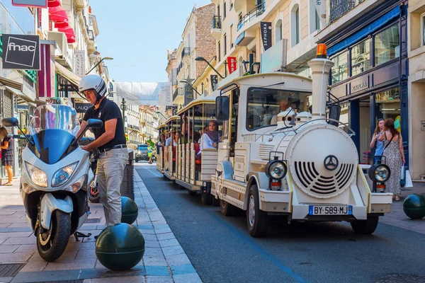 Rue d Antibes in Cannes, South France — Stock Photo, Image