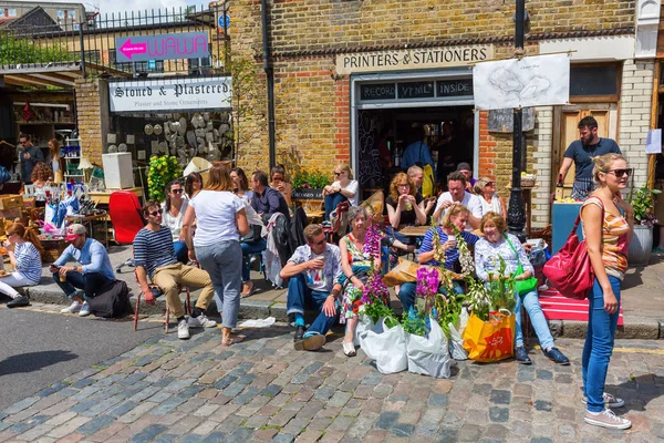 Mercado de pulgas en un camino del Columbia Road Flower Market en Londres —  Fotos de Stock