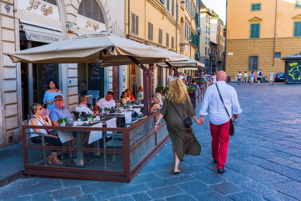 Straat café in de oude stad van Florence, Italië — Stockfoto