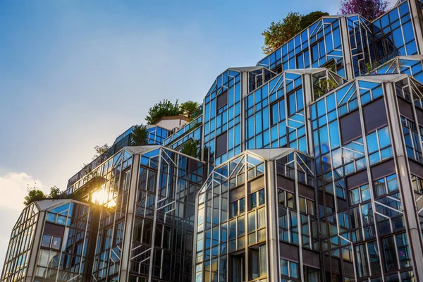 Moderno edificio cerca de Les Halles en París, Francia — Foto de Stock