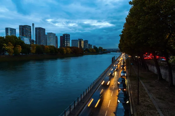 Вид на реку Мбаппе в Париже, Франция, ночью — стоковое фото