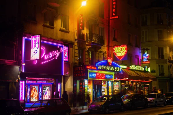 Sex shopy na čtvrť Pigalle v Paříži — Stock fotografie